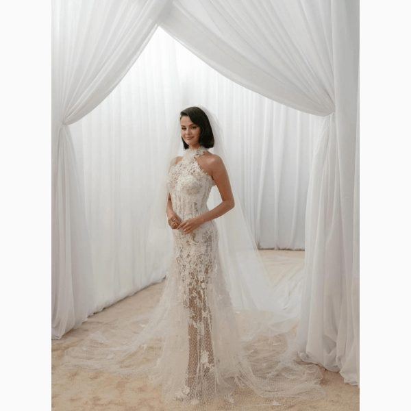 Селена Гомес объяснила, почему у нее было четыре свадебных платья