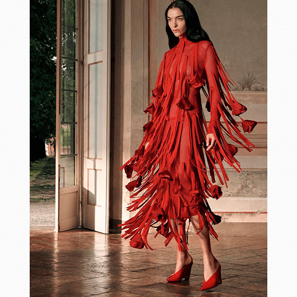 Этой осенью вам не обойтись без красного платья