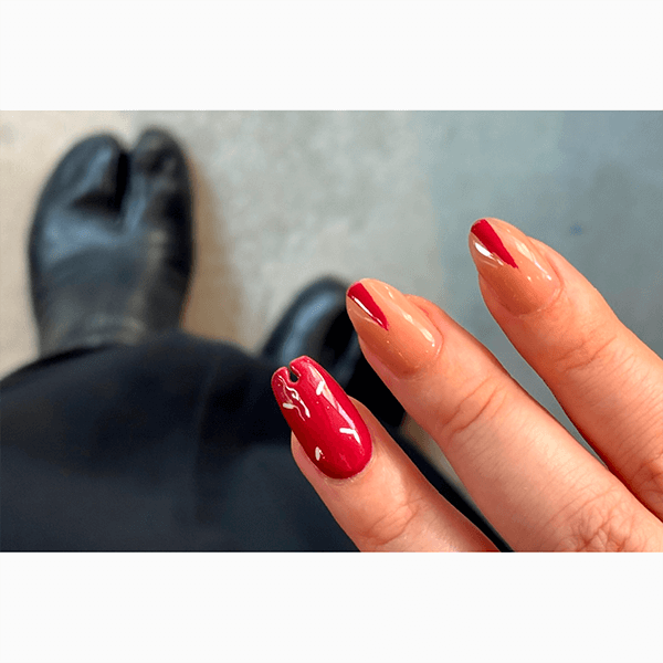 Для Хеллоуина и не только: что такое трендовый маникюр tabi nails