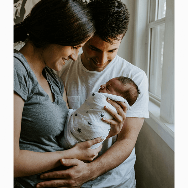 Пеленание, карусель, утяжеленное одеяло: почему это методы лечения будущего? Объясняет невролог