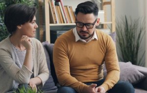 Как успокоить мужчину? Советы, если человек в гневе или расстроен