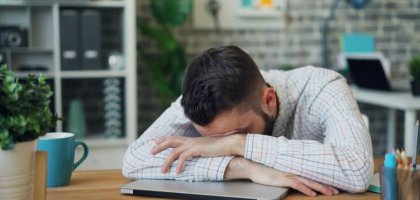 Социальная батарейка: почему мы устаём от общения и нормально ли это?