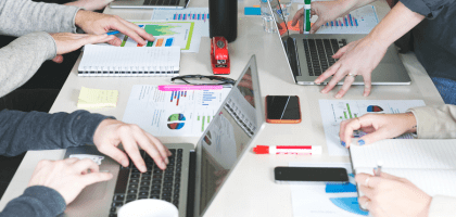 Социальная фасилитация: что это такое и как она поможет добиться успеха?