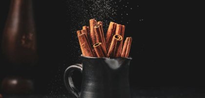 Куда добавляют корицу – молотую и палочками?