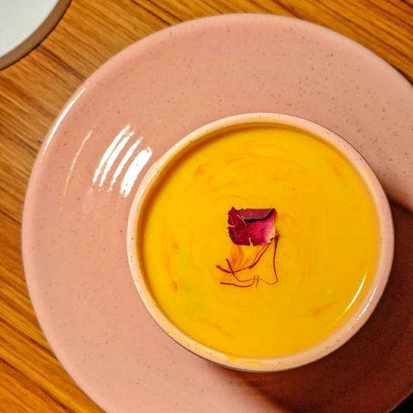 В какие блюда добавляют шафран и в каком виде?