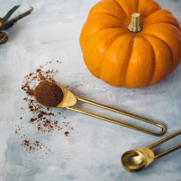 Куда добавляют корицу - молотую и палочками?