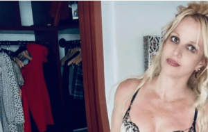 Бритни Спирс поделилась фото в нижнем белье