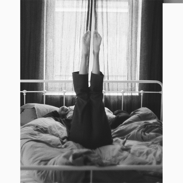 «Постельный фитнес»: 16 упражнений для зарядки в кровати