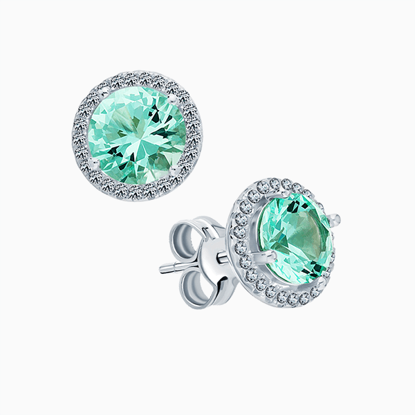 Яркий свитер и украшения с цветными камнями для тех, кто уже устал от серости за окном