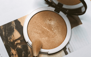 Эффектное сияние: ТОП-7 хайлайтеров для безупречного макияжа