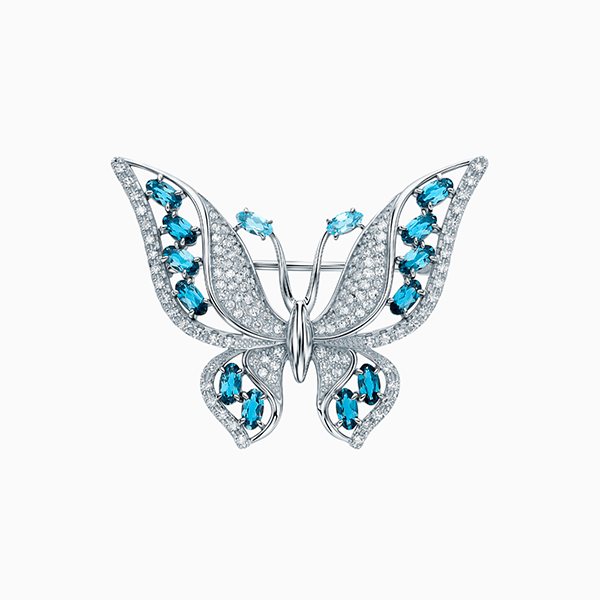 Яркий свитер и украшения с цветными камнями для тех, кто уже устал от серости за окном