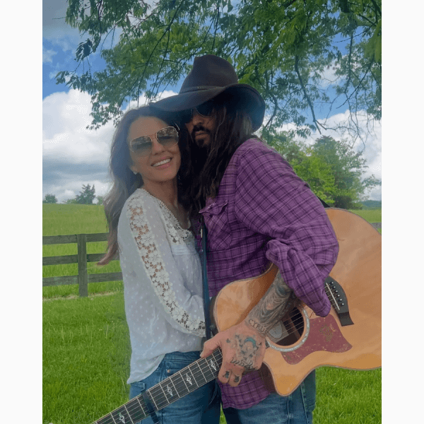 Элизабет Херли и Билли Рэй Сайрус обсуждают свадьбу