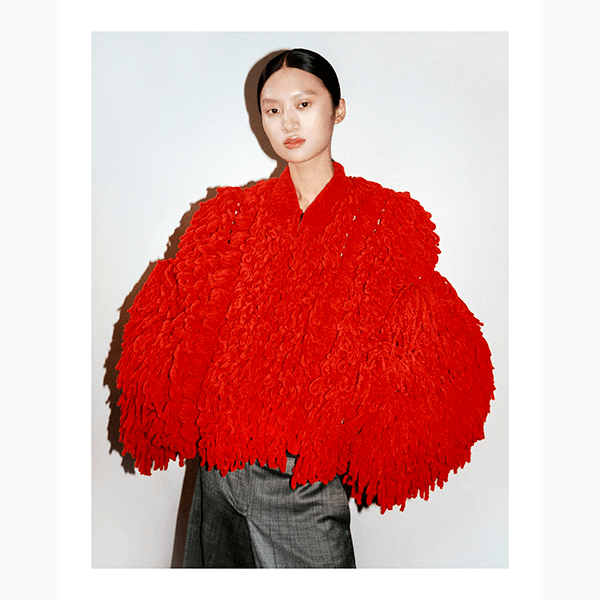 Красный среди главных цветов осени-зимы – 2025/2026, чему мы очень рады