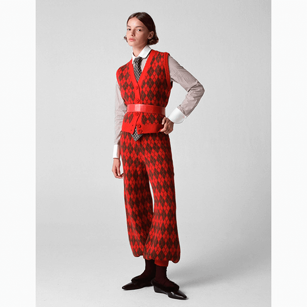 Красный среди главных цветов осени-зимы – 2025/2026, чему мы очень рады