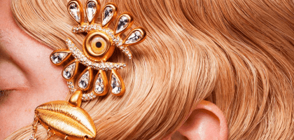 Текстурированные волны, косы, накладная челка и другие тренды причесок уходящего года