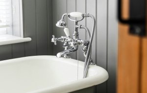 Как очистить душевой шланг и лейку от накипи