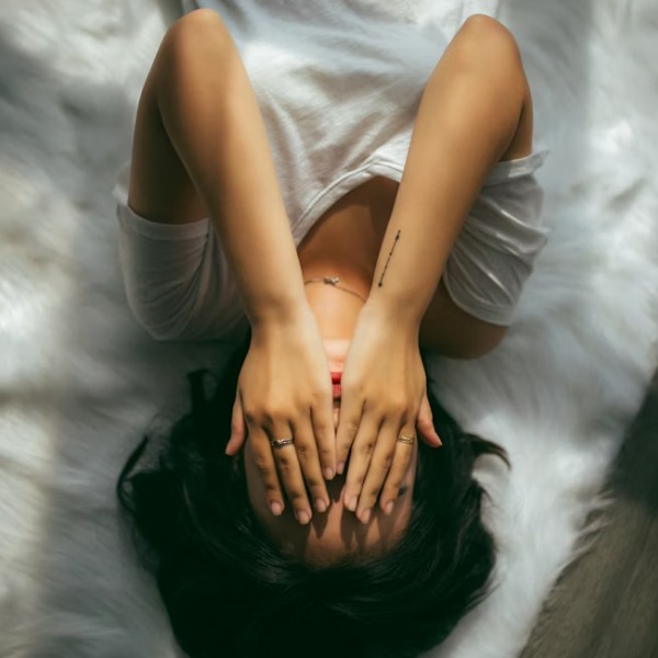 Как распознать синдром самозванца в отношениях