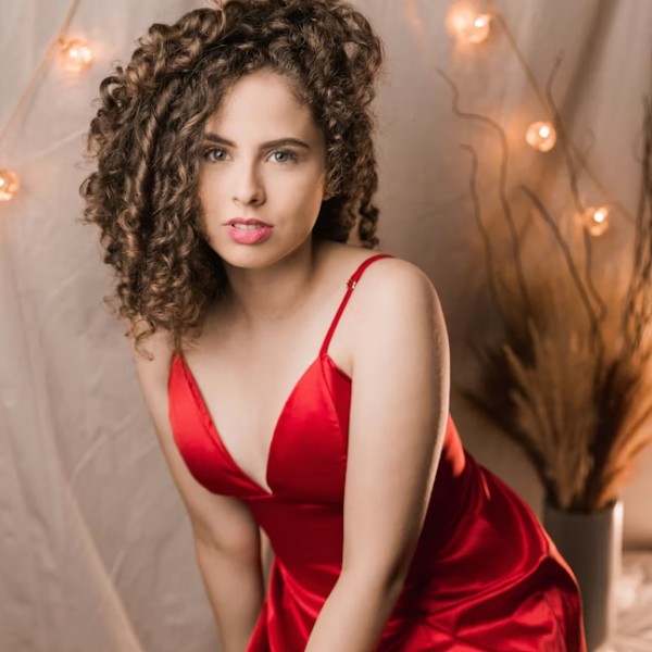 Какое платье выбрать для встречи Нового 2026 года