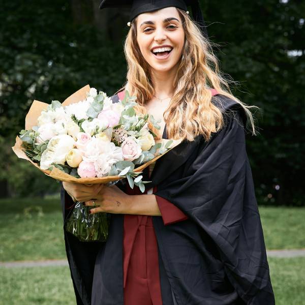 что подарить детям на выпускной