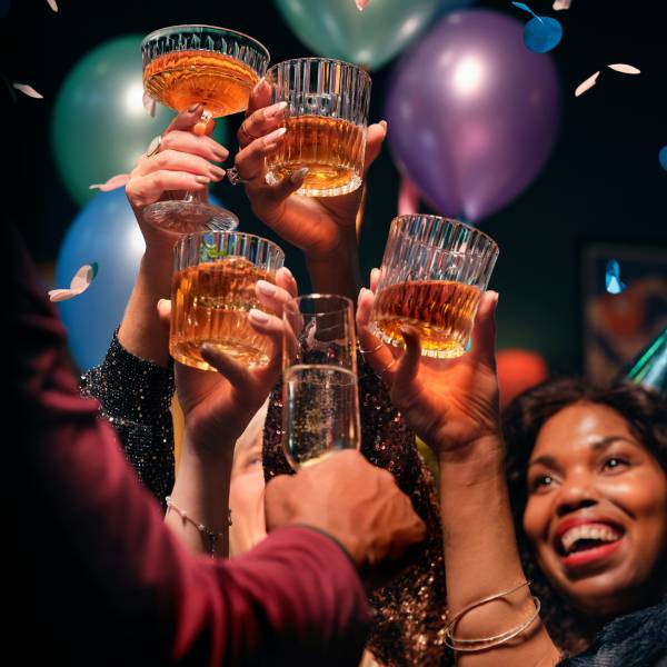 прикольный сценарий на день рождения женщине