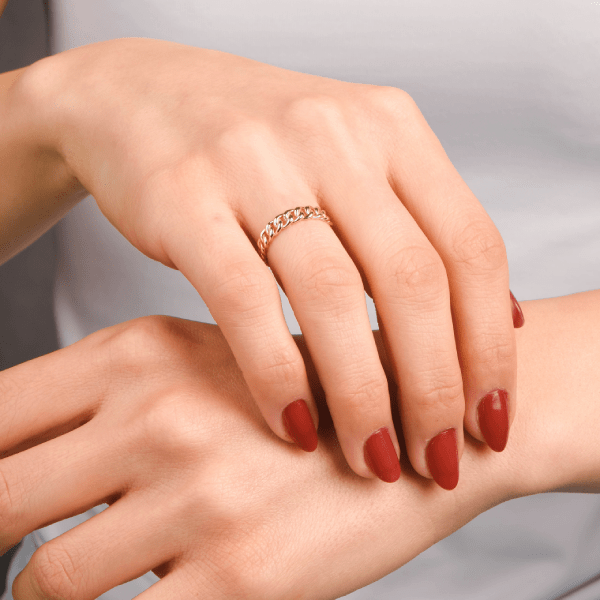 Идеи новогоднего маникюра 2026