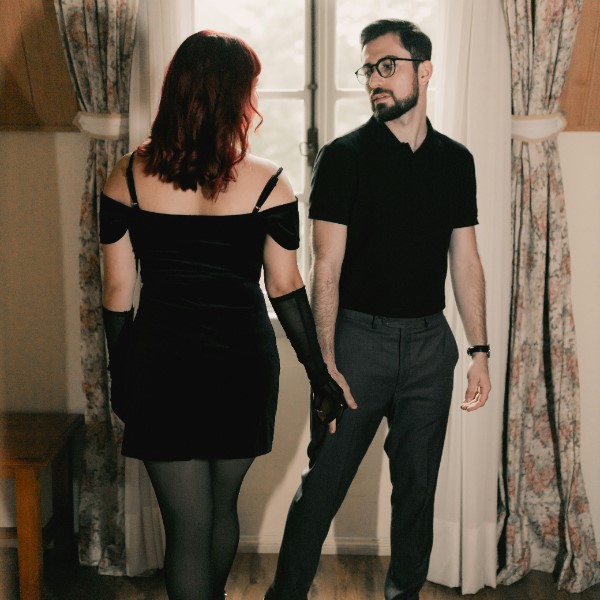 почему мужчина любит но избегает женщину