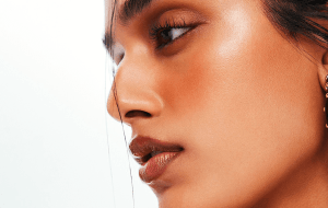 Смелый, дерзкий, праздничный: 7 главных трендов новогоднего макияжа – 2026