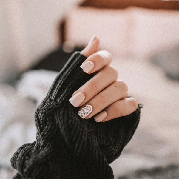 Идеи новогоднего маникюра 2026