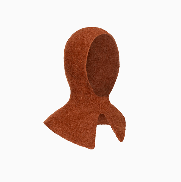 Аксессуары на зиму: шапка-ушанка, меховой шарф, варежки и украшения в стиле русской сказки