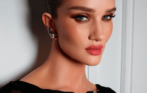 Макияж для новогоднего корпоратива: 8 образов, которые точно произведут впечатление на коллег