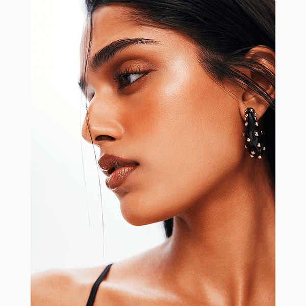 Смелый, дерзкий, праздничный: 7 главных трендов новогоднего макияжа – 2026