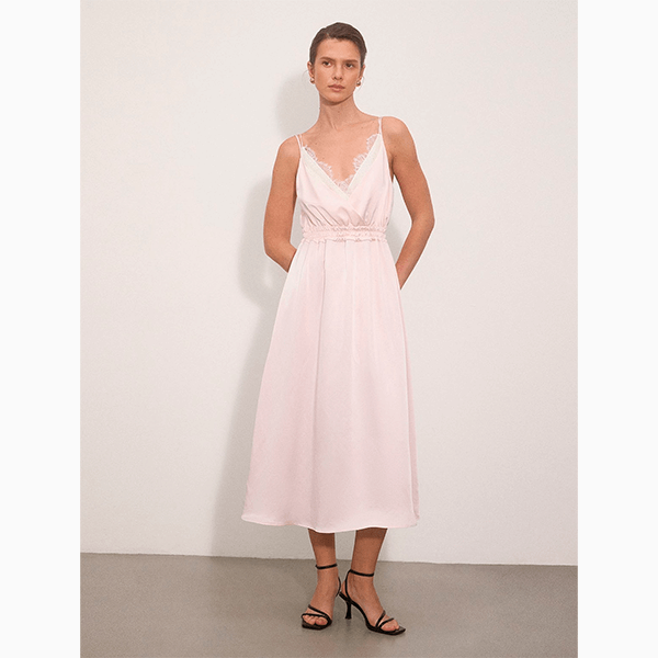 Может ли лаконичная одежда когда-то выйти из моды? Сомневаемся