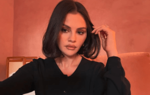 Селена Гомес показала необычную праздничную елку