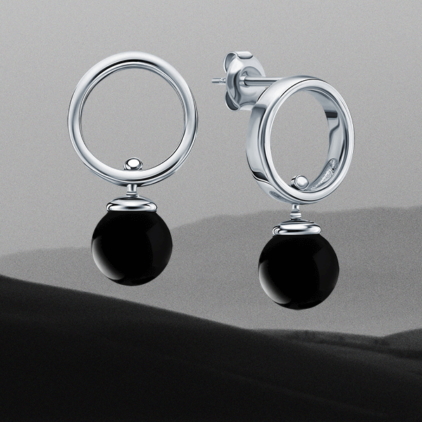 Украшения с черными камнями – специально для тех, кто планирует одеваться в черное с ног до головы