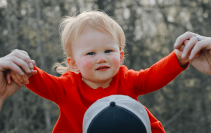 Супруг говорит дочери обидные вещи. Что делать?