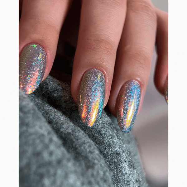 Сияние на кончиках пальцев: 10 вдохновляющих идей новогоднего маникюра с блестками