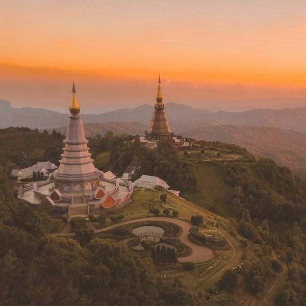 пагоды темплы в Таиланде