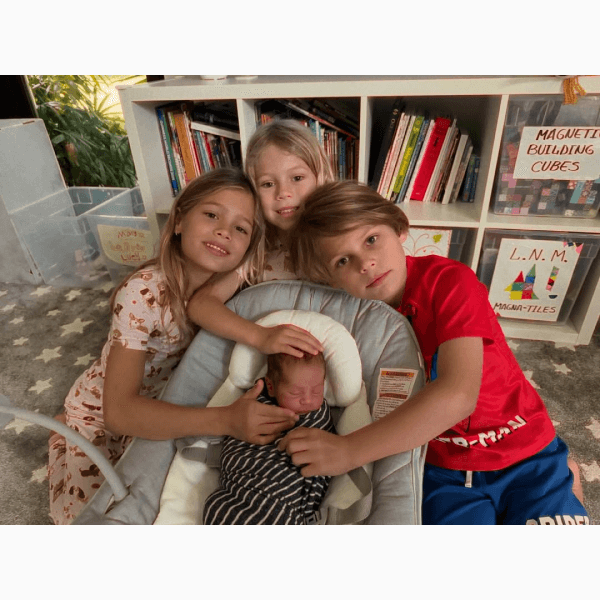 Анна Курникова поделилась редким снимком с детьми