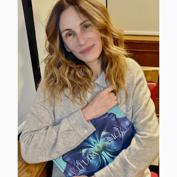 Джулия Робертс поделилась снимком без макияжа