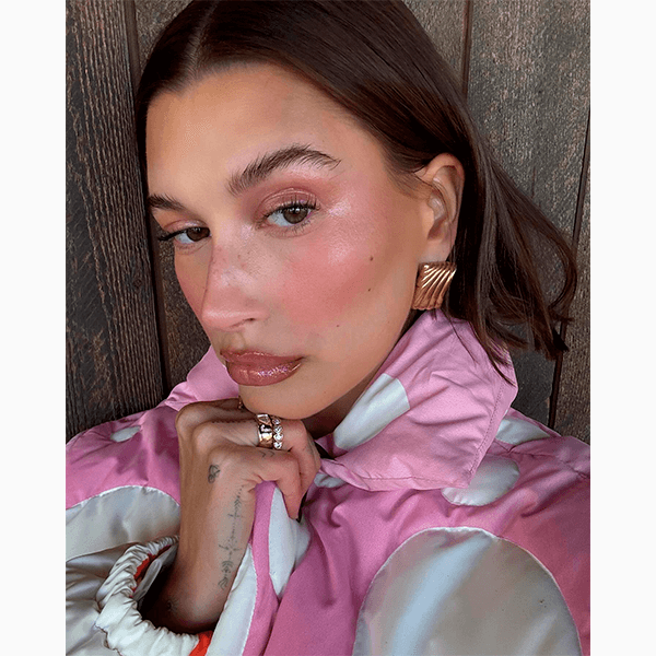 Макияж для новогоднего корпоратива: 8 образов, которые точно произведут впечатление на коллег