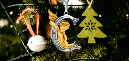 Классная идея для подарка на Новый год – 2026: украшения с буквами и цифрами