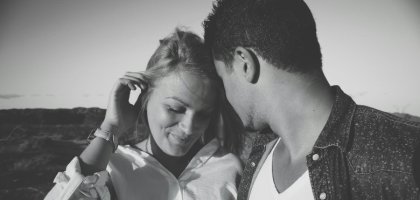 Как понять, что с вами флиртуют: что такое флирт и его основные признаки