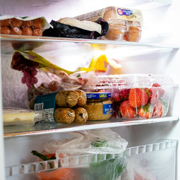 как удалить запах из холодильника