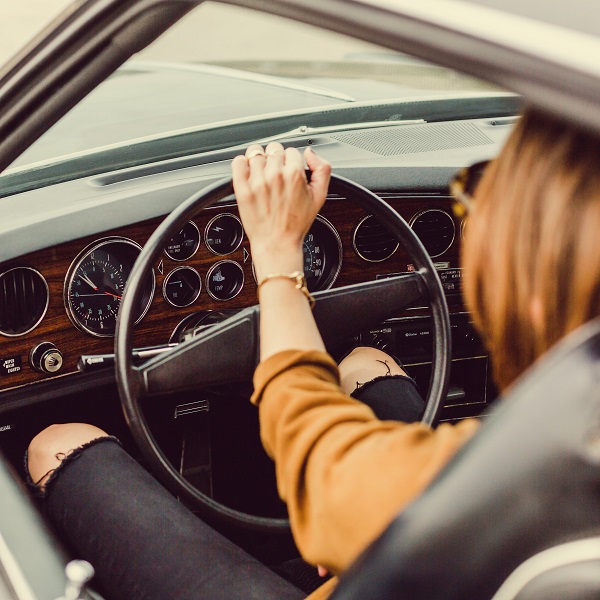 женщине нравится мужчина младше