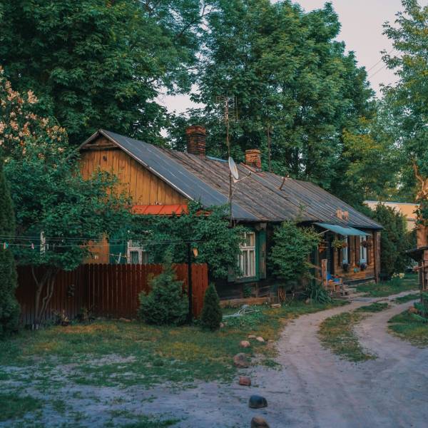 в какую деревню переехать жить