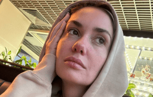 Агата Муцениеце рассказала, почему вышла на работу через полтора месяца после родов