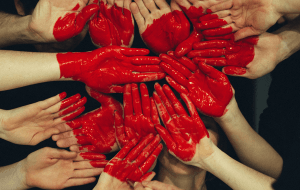 Что такое эмпатия и как отличить ее от вежливости и тревожности