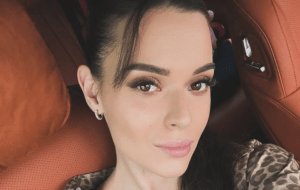 Фигуристка Аделина Сотникова поделилась впечатлениями от материнства