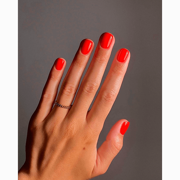 Не только для праздников: маникюр, который будет актуален всю зиму