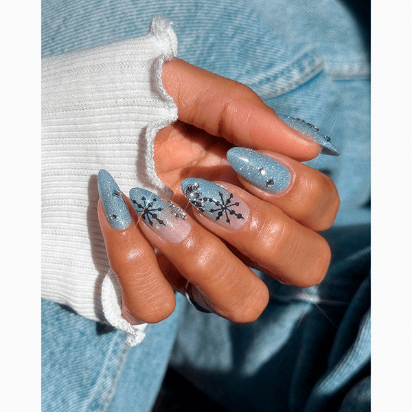 Не только для праздников: маникюр, который будет актуален всю зиму